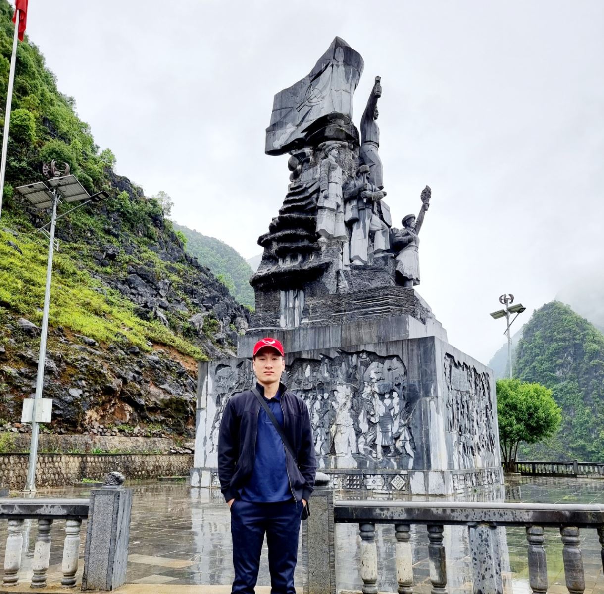 Tượng đài dốc Pải Lủng